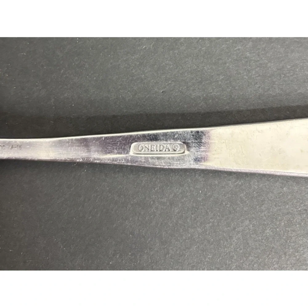 Oneida Tuscany Tablespoon Serving Spoon 8 1/2